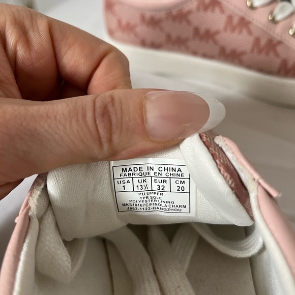 Girls Micheal Kors shoes - Picture 5 of 8